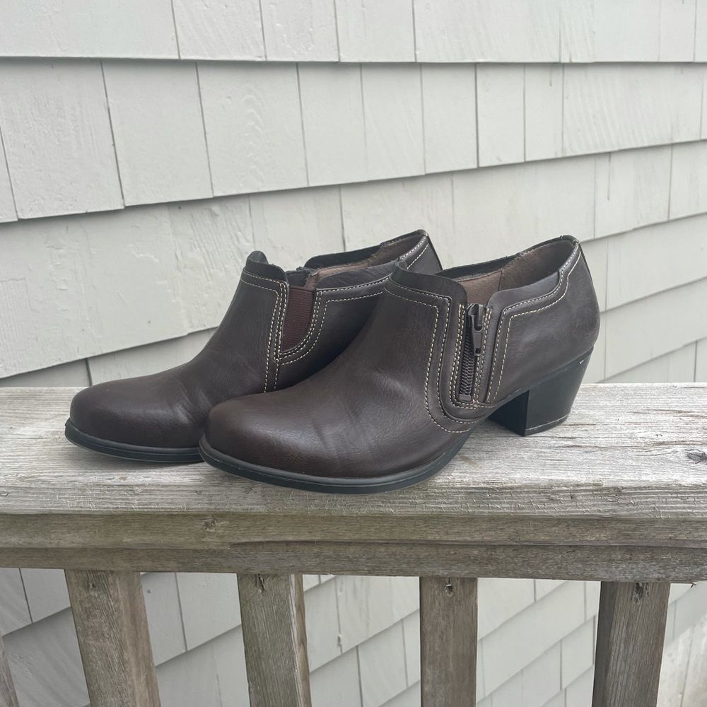 Brown leather low boot